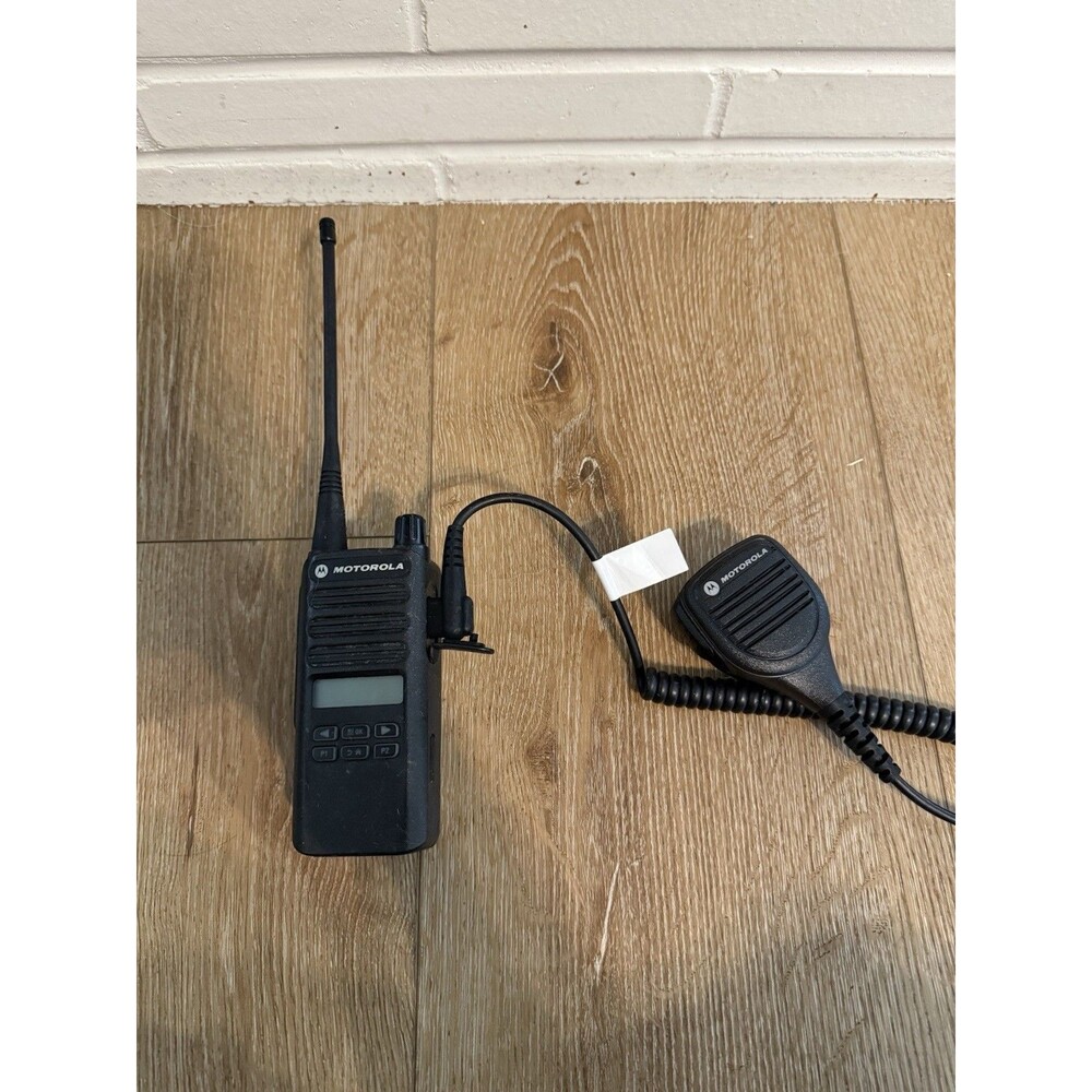 Motorola CP100D AAH87YDC9JA2AN Portable Two Way Radio w/ Speaker
